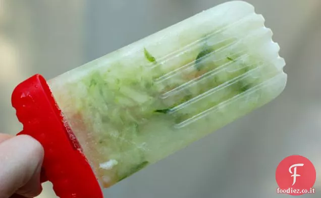 Ghiaccioli di limeade di cetriolo e basilico