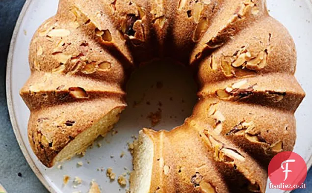 Torta di libbra di zucchero a velo