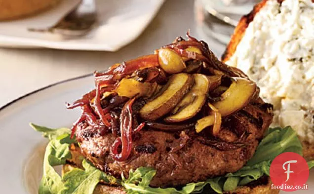 Cabernet-Hamburger Balsamici con funghi saltati e cipolle