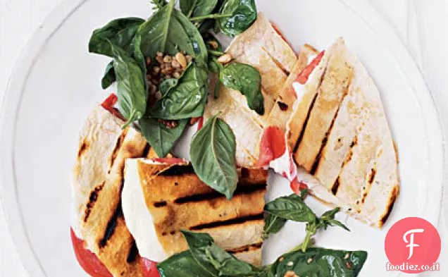 Quesadillas di Pomodoro e Mozzarella con Basilico