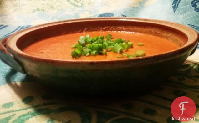 Zuppa di pomodoro e pepe rosso refrigerati