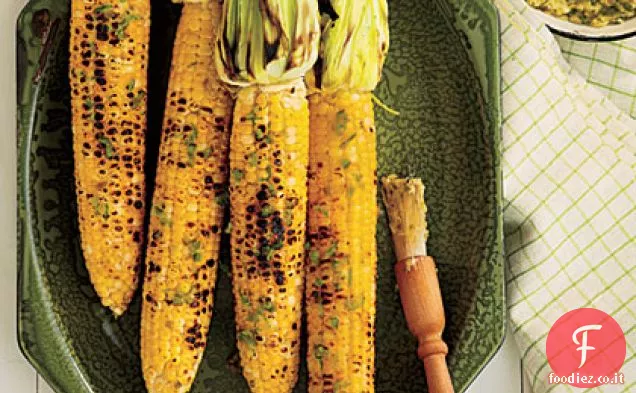 Mais alla griglia sulla pannocchia con burro Jalapeño arrosto