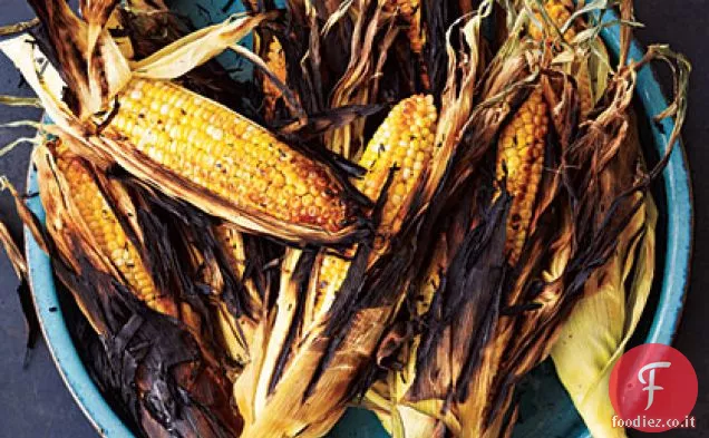 Mais alla griglia sulla pannocchia