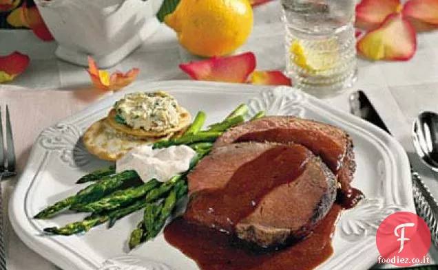 Asparagi al vapore con salsa di pomodoro e basilico