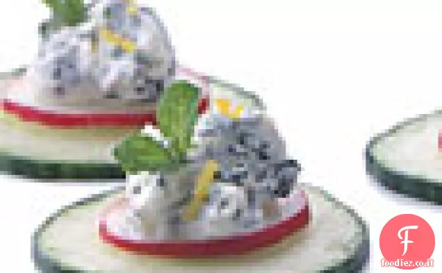 Giri di cetriolo alla crema di formaggio alle erbe