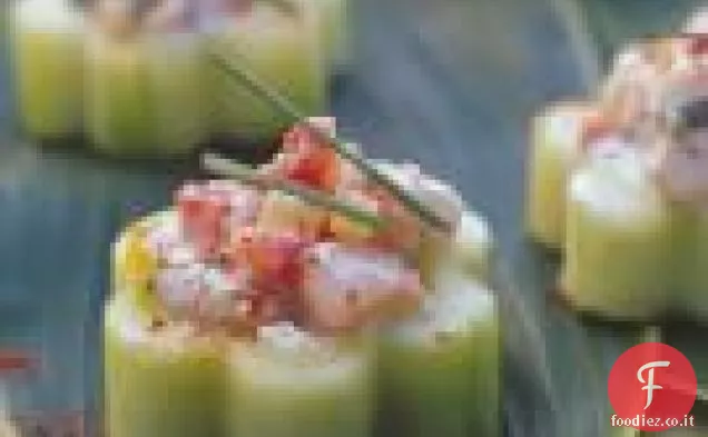 Ceviche di gamberetti in tazze di cetriolo