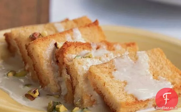 Budino di pane indiano con salsa di cardamomo