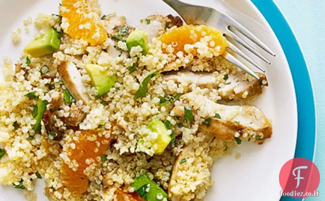 Insalata di quinoa con pollo, avocado e arance
