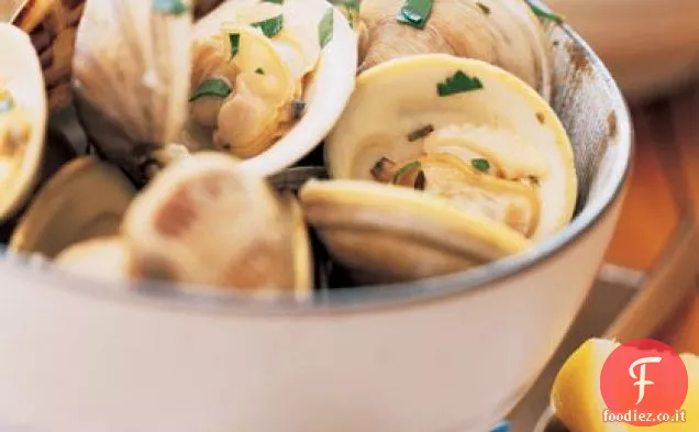 Vongole al vapore o cozze in brodo stagionato