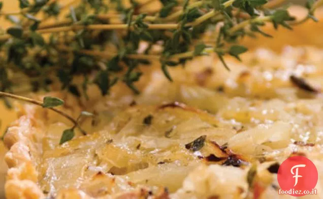 Crostata di cipolla Vidalia con pancetta, miele locale e timo fresco