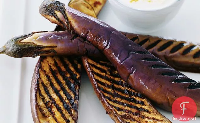 Melanzane grigliate con salsa di yogurt al cumino