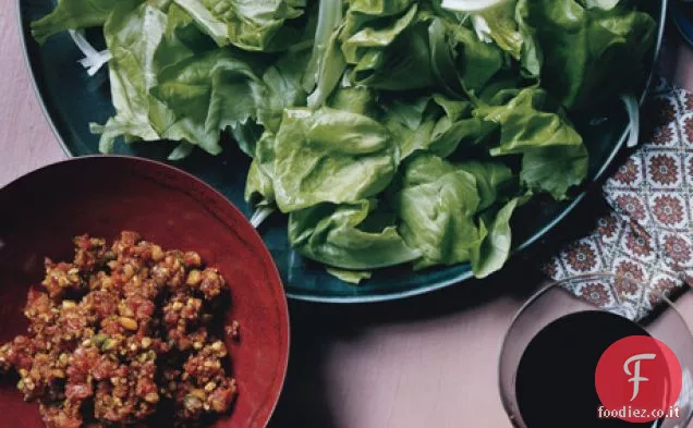 Semplice insalata verde primaverile