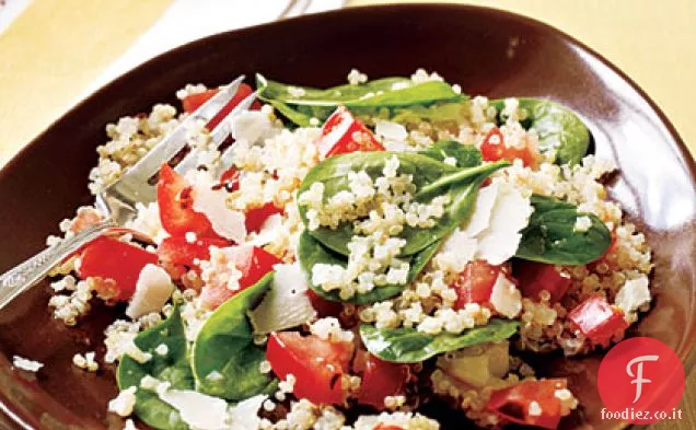 Quinoa con aglio arrosto, pomodori e spinaci