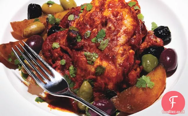 Cosce di pollo al peperoncino arrostite agli agrumi con olive miste e patate