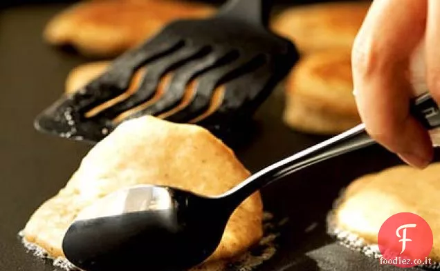 Frittelle di latticello di mela e noce