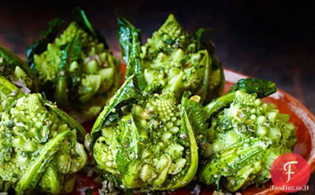 Broccoli Romanesco con Salsa alle erbe Verdi