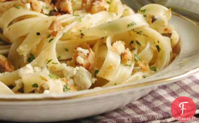 Gorgonzola-Fettuccine di Noci con Pangrattato Tostato