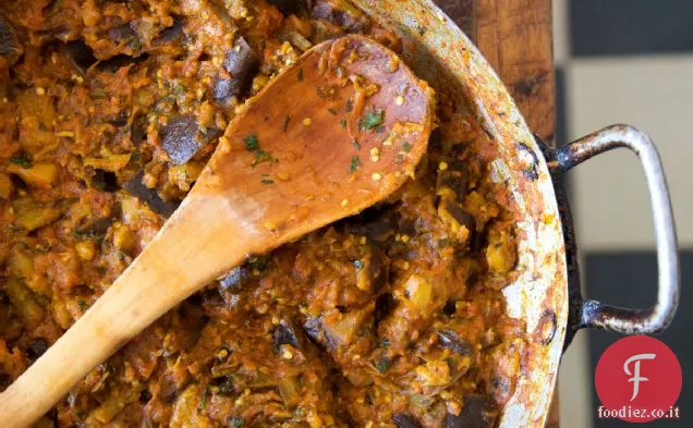 Melanzane piccanti, pomodoro e aglio insalata ricetta