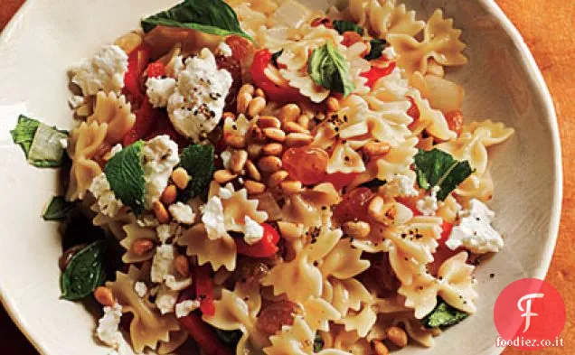 Mini Farfalle con Peperoni Arrostiti, Cipolle, Feta e Menta