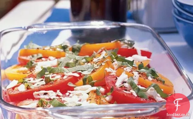 Insalata di pomodoro, basilico e mozzarella fresca