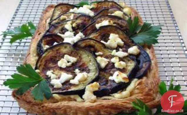 Crostata di melanzane arrosto, con cipolle caramellate e Chèvre