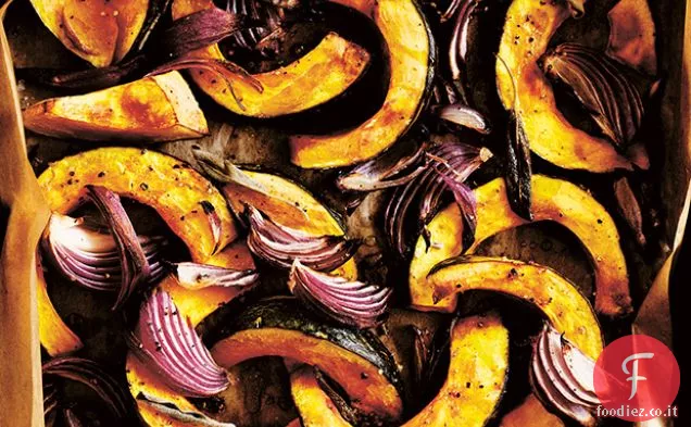 Zucca al forno con limone, verdure saltate e condimento al cumino tostato