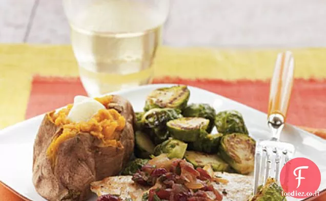 Cotolette di tacchino scottate con salsa di cipolle caramellate al mirtillo