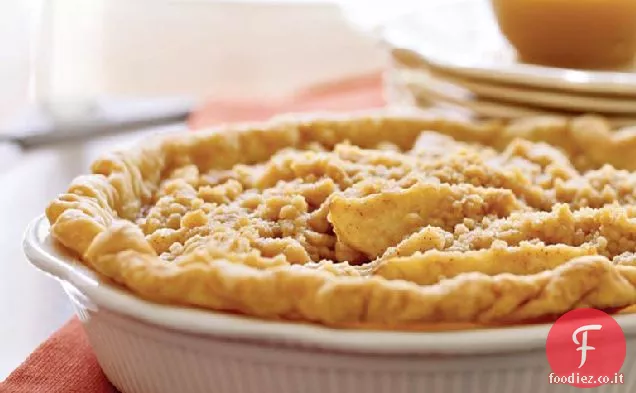 Torta di pere con Streusel Topping e salsa al caramello