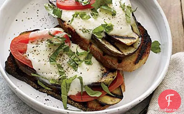 Panini alle melanzane grigliate a viso aperto