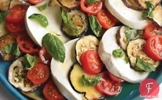 Insalata di melanzane, pomodori e mozzarella