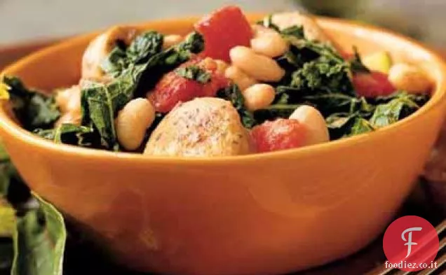 Ragù di fagioli bianchi e salsiccia con pomodori, cavoli e zucchine
