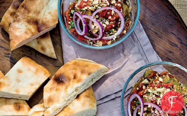 Insalata di melanzane alla griglia con noci