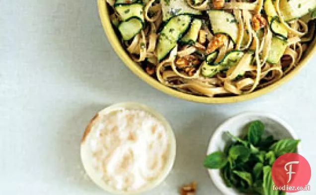 Fettuccine con Noci, Nastri di Zucchine e Pecorino Romano