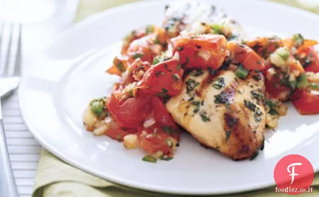 Pollo alla griglia con pomodoro arrosto e salsa di origano