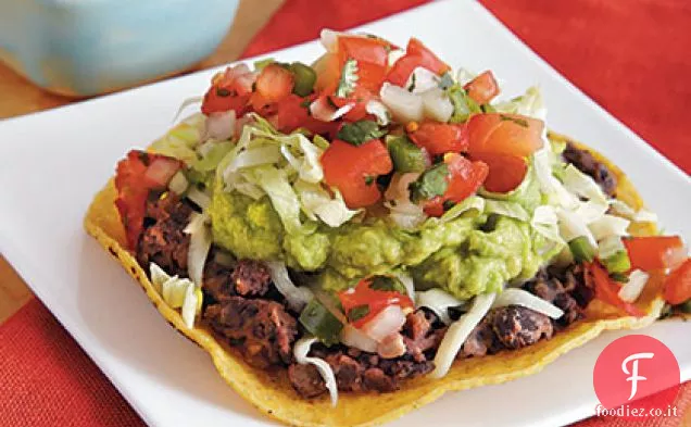 Tostadas Veggie con fagioli neri e Guacamole facile