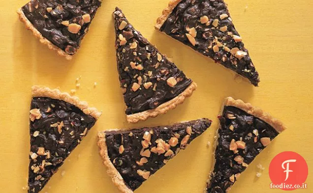 Crostata di cioccolato e noci con frutta secca