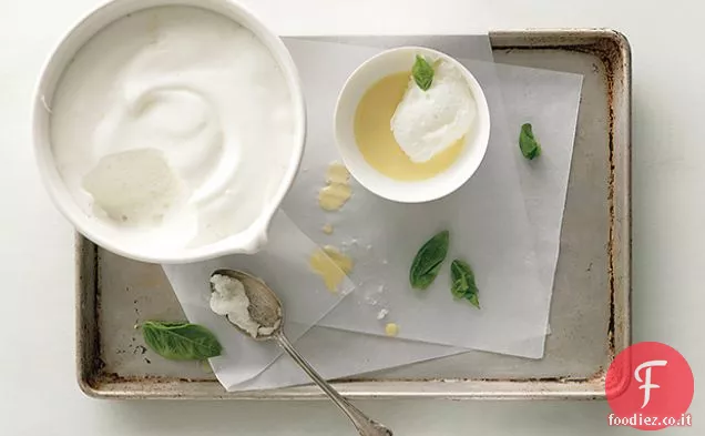 Pudding di neve al limone con salsa di crema pasticcera al basilico