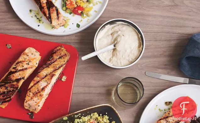 Salmone alla griglia con fagioli neri e Piment d'Espelette Maionese