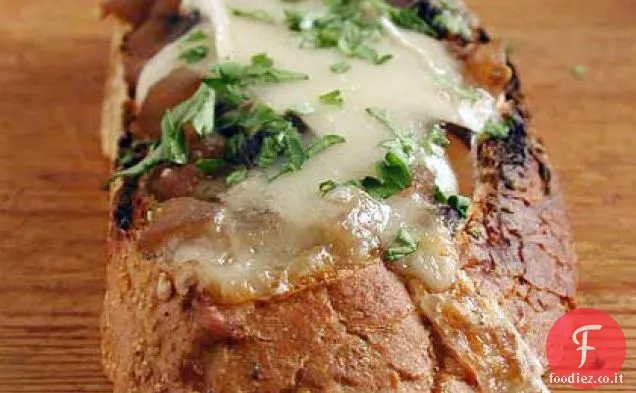 Brie Toast con marmellata di melanzane