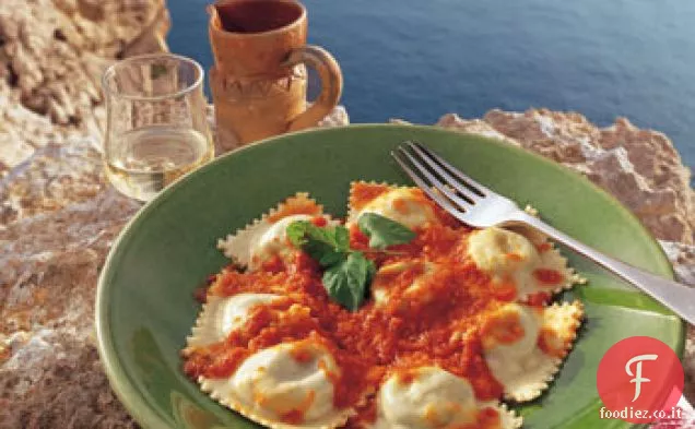 Ravioli di Patate e Formaggio con Salsa di Pomodoro fresco
