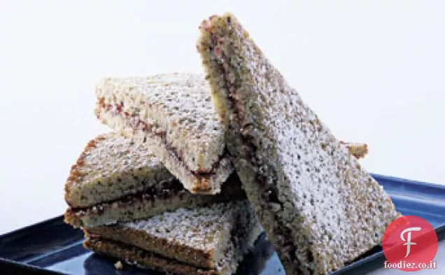 Torta alla Nocciola con Confettura di Lamponi
