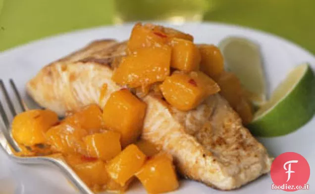 Mahimahi scottato con gusto di mango caldo e acido