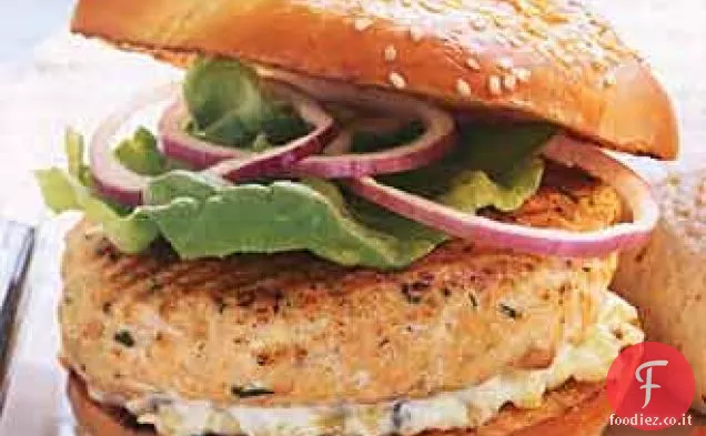 Hamburger di salmone con salsa tartara di aneto