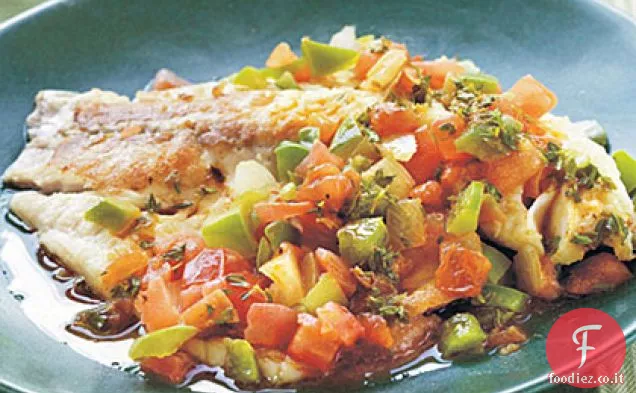 Filetti piccanti di tilapia della Louisiana con salsa di verdure saltate