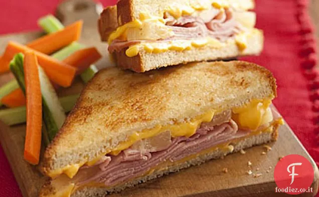 Panini hawaiani al formaggio grigliato