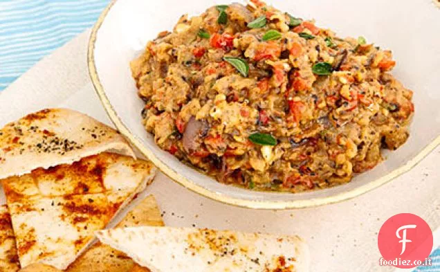 Salsa di verdure alla griglia con patatine Pita
