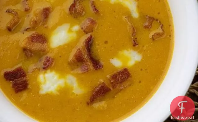Zuppa di zucca con pancetta e formaggio blu