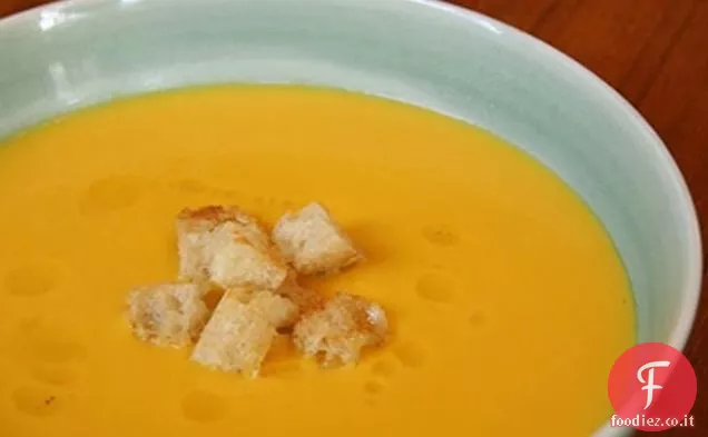 Zuppa di zucca di castagne con salvia Burro marrone