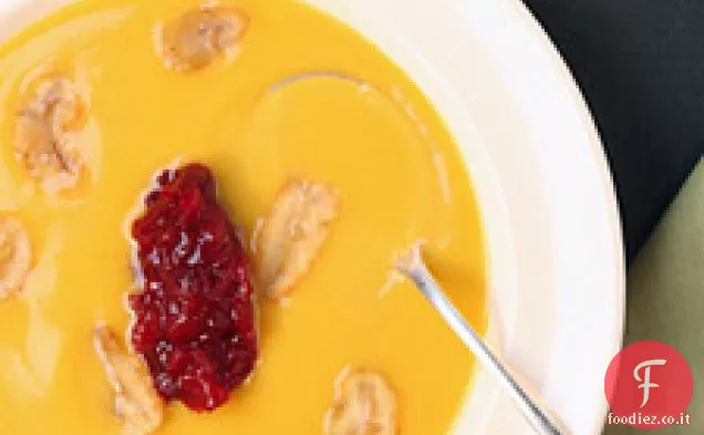 Zuppa di zucca con composta di mirtilli rossi e castagne arrostite