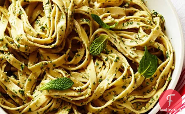 Fettuccine al Pesto di Menta, Noce e Gorgonzola